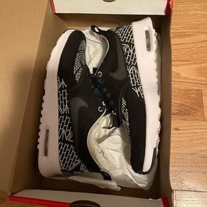 Women’s Nike Air Max Thea New York- Sz 7